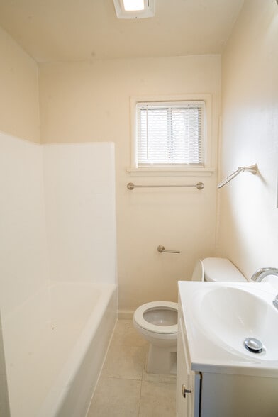 More Photos Of 242 E Del Amo Blvd, Long Beach Multifamily For Sale