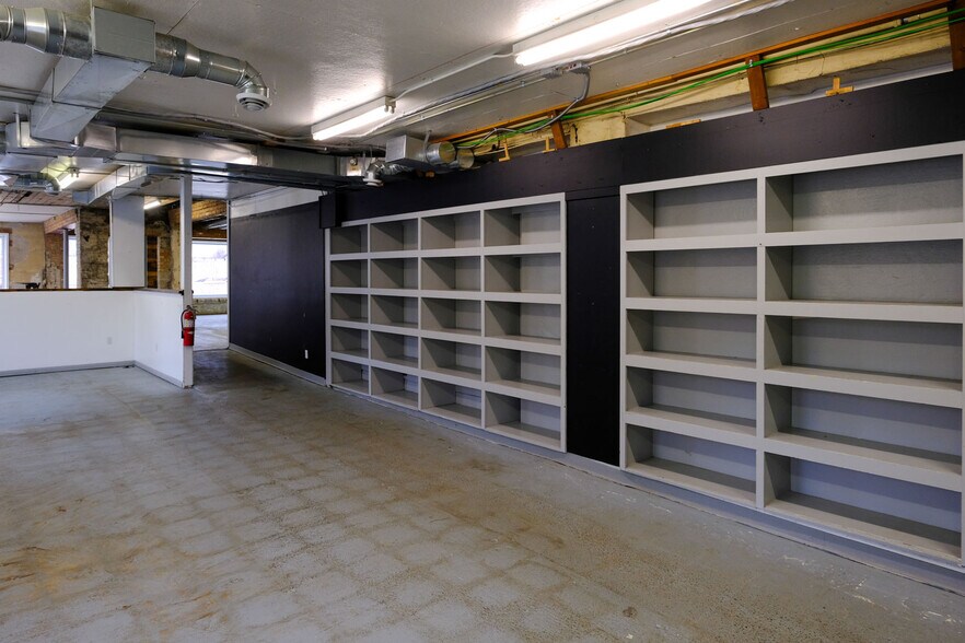 More Photos Of 408 W Main St, Benton Harbor Freestanding For Lease