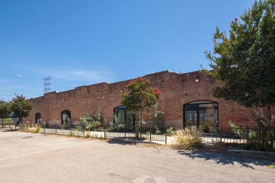 More Photos Of , Los Angeles Flex For Sale