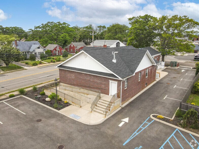 More Photos Of 179 Little East Neck Rd, West Babylon Office For Lease