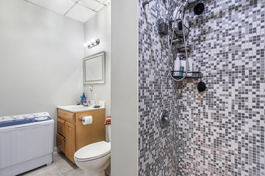 More Photos Of 5481 N Northwest Hwy, Chicago Storefront Retail Residential For Sale