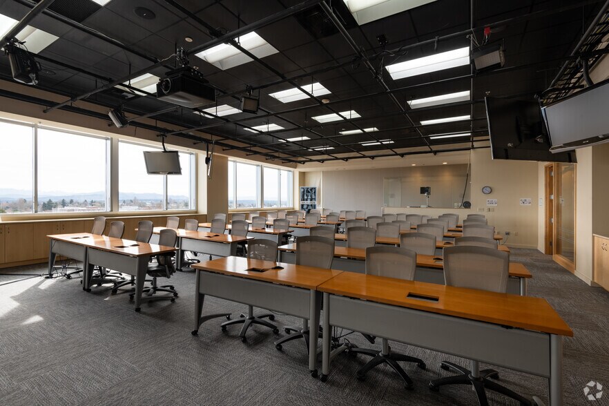 More Photos Of 550 17th Ave, Seattle Unknown For Lease