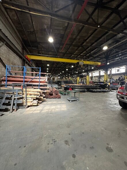 More Photos Of 1819 Flushing Ave, Ridgewood Warehouse For Lease