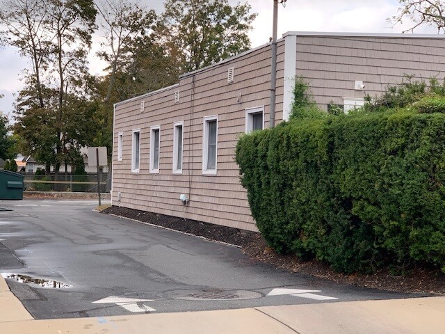 More Photos Of 12 Bank Ave, Smithtown Office For Lease