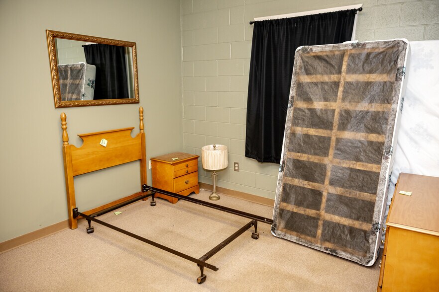 More Photos Of 626 Old River Rd, Sylvania Manufacturing For Sale