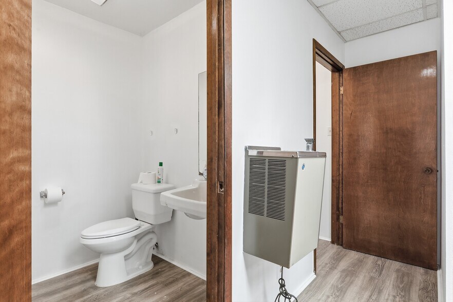 More Photos Of 212 N 16th St, La Porte Light Distribution For Sale