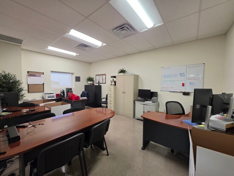 More Photos Of 2012 58th Ave Cir E, Bradenton Warehouse For Lease