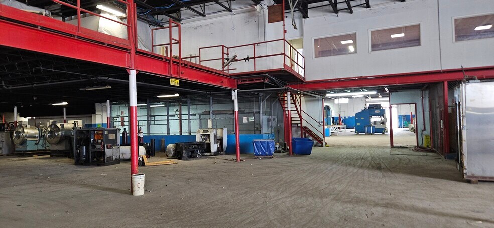 More Photos Of 2320 NW 147th St, Opa-locka Warehouse For Lease