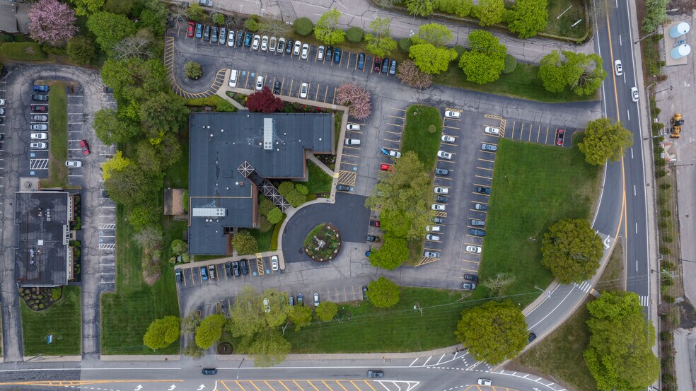 More Photos Of 360 Kingstown Rd, Narragansett Medical For Sale