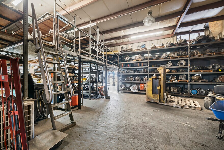 More Photos Of 3237 W Bay St, Savannah Warehouse For Sale