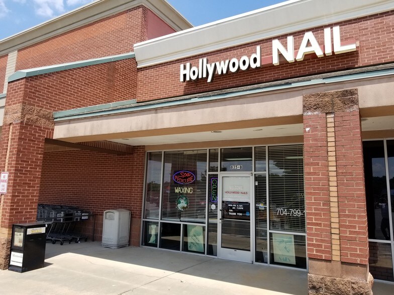 More Photos Of 835 Williamson Rd, Mooresville Unknown For Lease