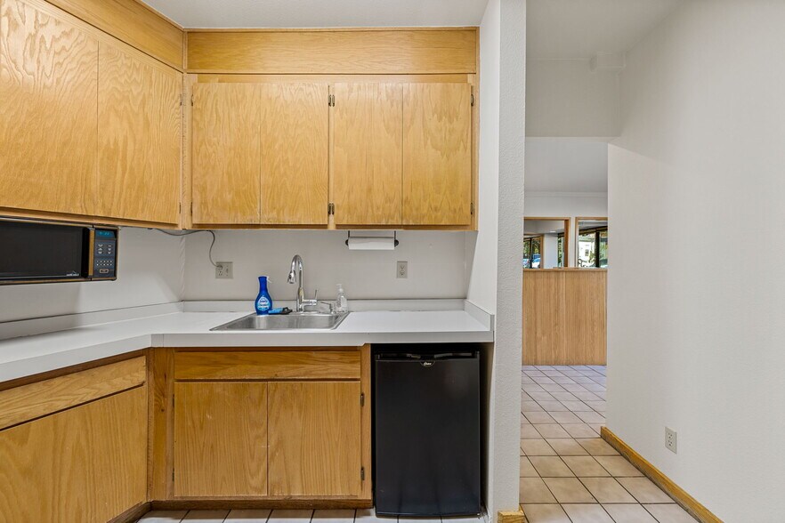 More Photos Of 610 Davis St, Santa Rosa Office Residential For Sale