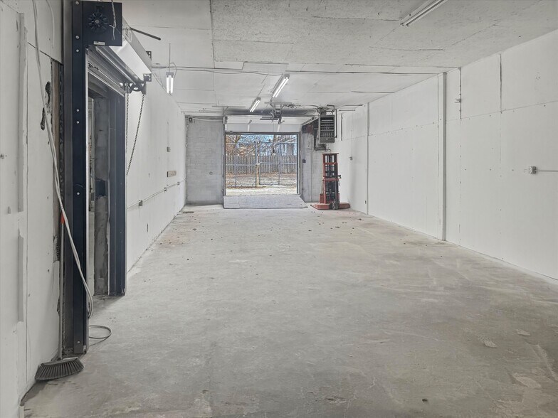More Photos Of 300 E 8 Mile Rd, Detroit Warehouse For Lease