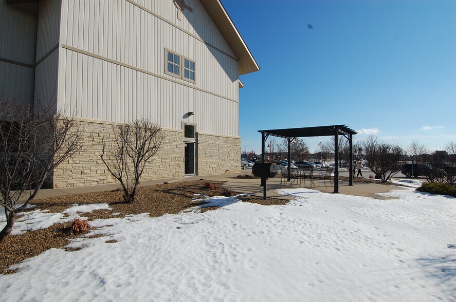 More Photos Of 2771 Oakdale Blvd, Coralville Storefront Retail Office For Sale