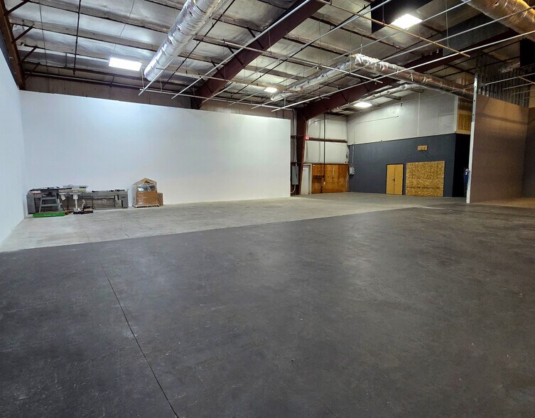More Photos Of 913 Cobb Pky N, Marietta Warehouse For Lease