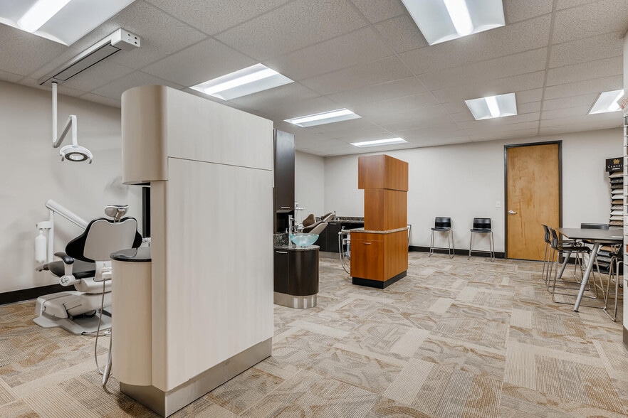 More Photos Of 7070 S Tucson Way, Englewood Flex For Lease