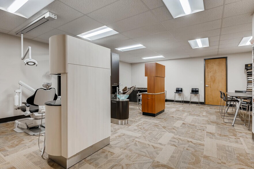 More Photos Of 7070 S Tucson Way, Englewood Flex For Lease