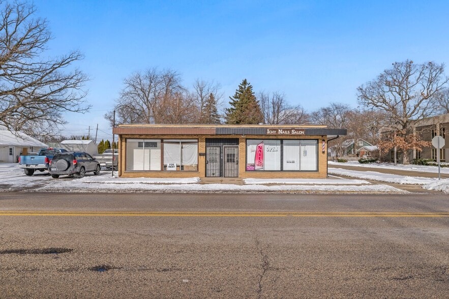 Primary Photo Of 1104 W Glen Flora Ave, Waukegan Storefront Retail Office For Sale