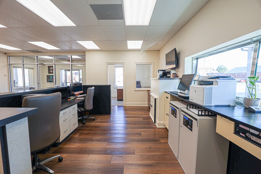 More Photos Of 630 Jefferson St, Paducah Office For Sale