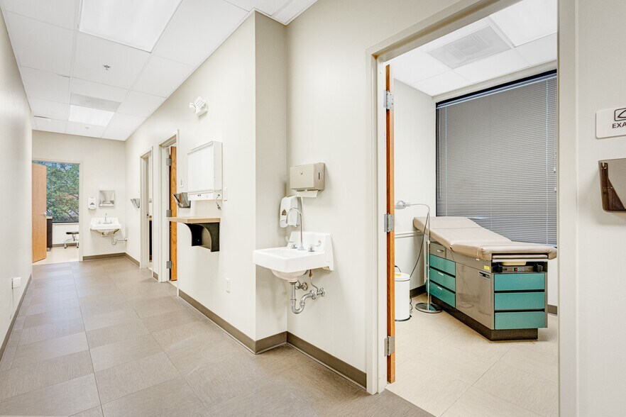 More Photos Of 401 Southcrest Cir, Southaven Medical For Lease