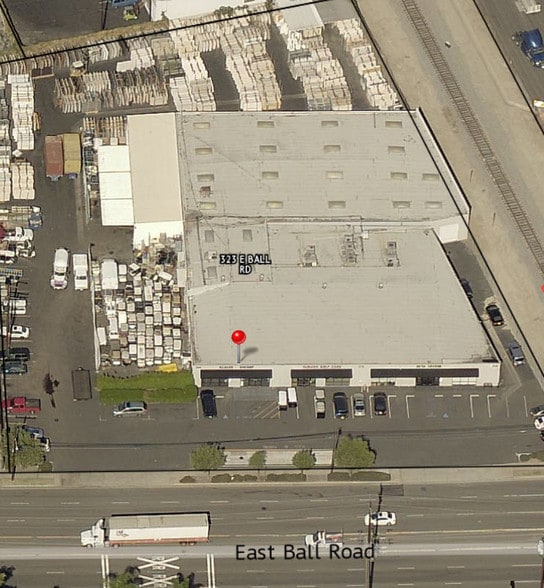 More Photos Of 309-323 E Ball Rd, Anaheim Showroom For Sale