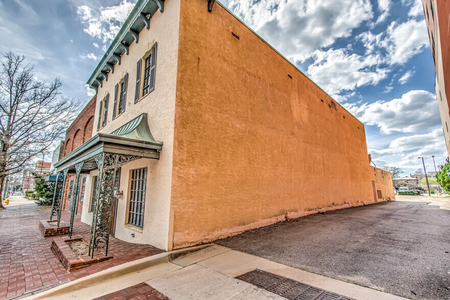 More Photos Of 15 7th St, Augusta Restaurant For Sale