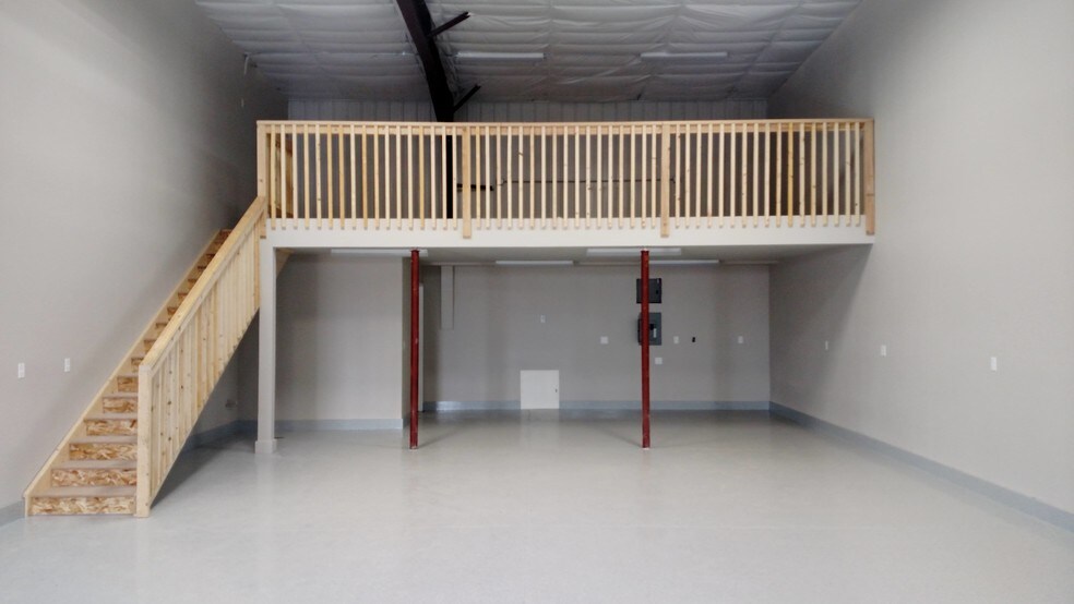 More Photos Of 341 1st St, Mead Warehouse For Lease