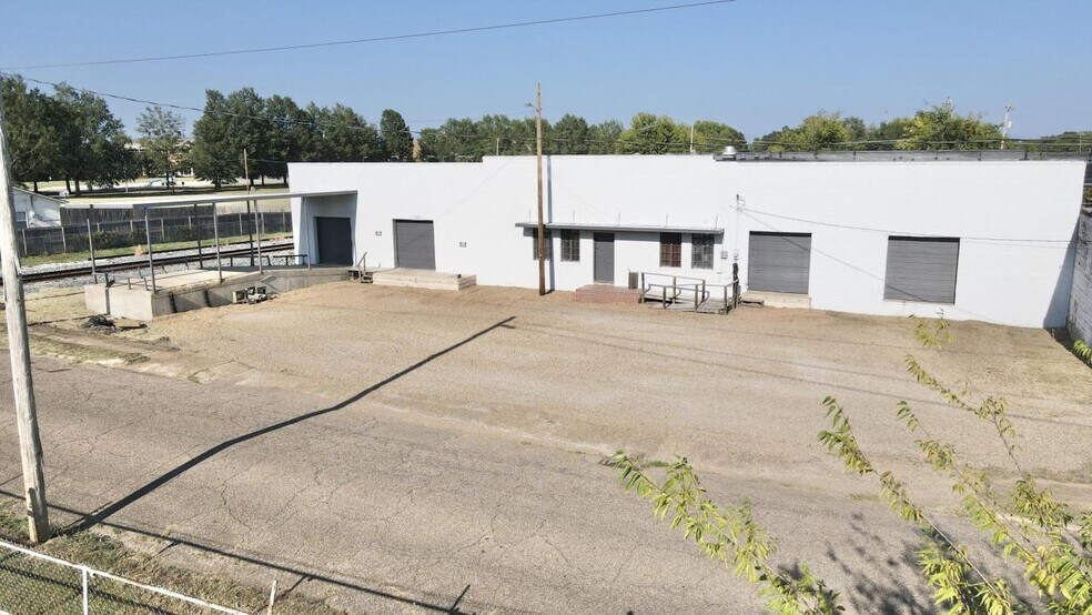 More Photos Of 803 9th St S, Columbus Warehouse For Lease