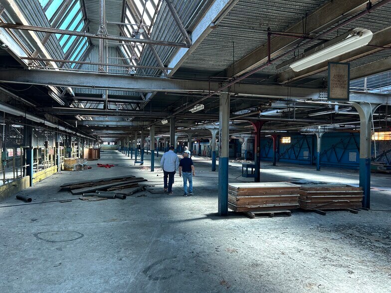 More Photos Of 515 W 8th Ave W, Huntington Warehouse For Lease