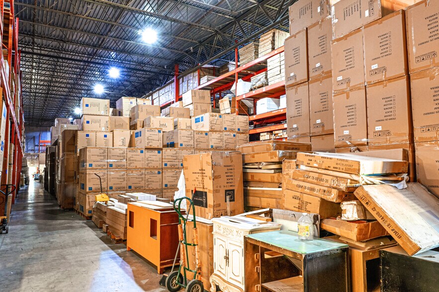 More Photos Of 12860-12864 NW South River Dr, Medley Warehouse For Lease