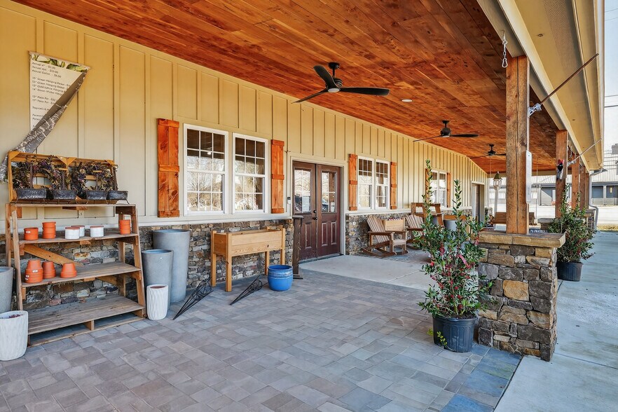 More Photos Of 2668 Huntsville Hwy, Fayetteville General Retail For Sale