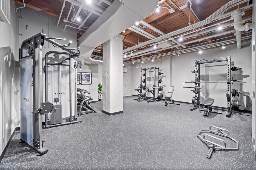 More Photos Of 730 N Franklin St, Chicago Loft Creative Space For Lease