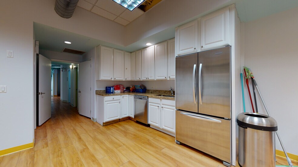 More Photos Of 3827 N Southport Ave, Chicago Storefront Retail Residential For Lease