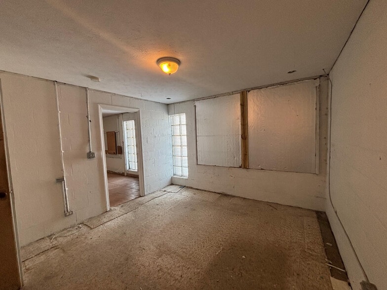 More Photos Of 480 S Green Rd, South Euclid Manufacturing For Lease
