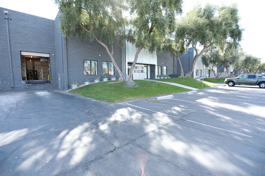 More Photos Of 4301 S Valley View Blvd, Las Vegas Warehouse For Lease