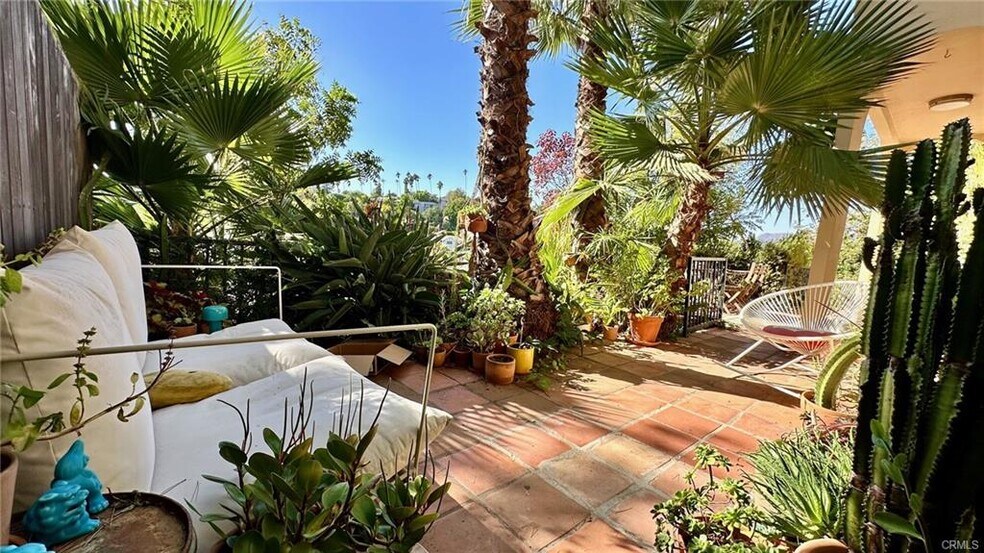 More Photos Of 3201 Hamilton Way, Los Angeles Apartments For Sale