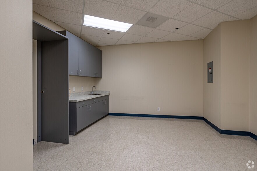 More Photos Of 15707 Rockfield Blvd, Irvine Office For Lease