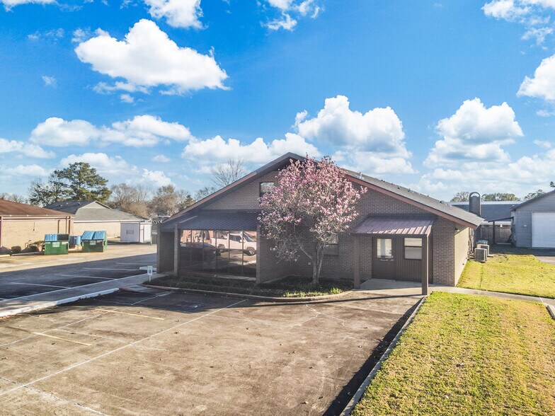Primary Photo Of 8334 O'Hara Ct, Baton Rouge Medical For Sale