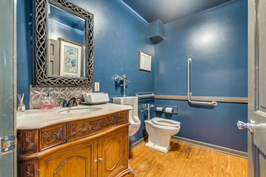 More Photos Of 412 6th St, Bristol Restaurant For Sale