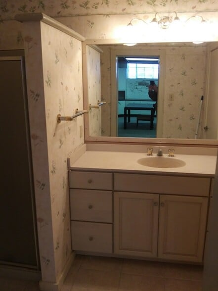 More Photos Of 228 E Washington St, Shelbyville Warehouse For Sale