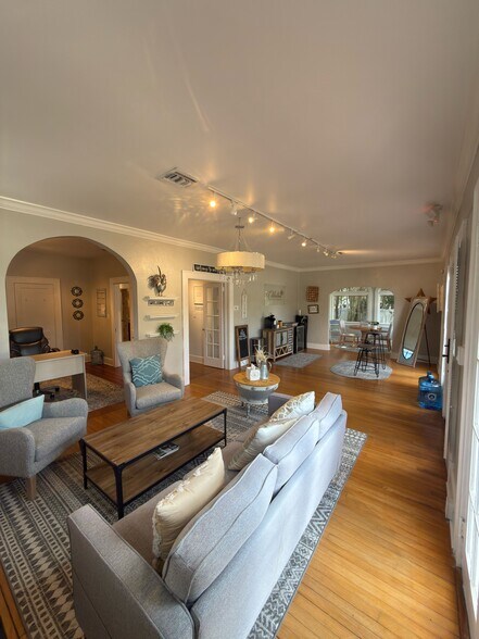 More Photos Of 469 S Central Ave, Oviedo Office For Lease