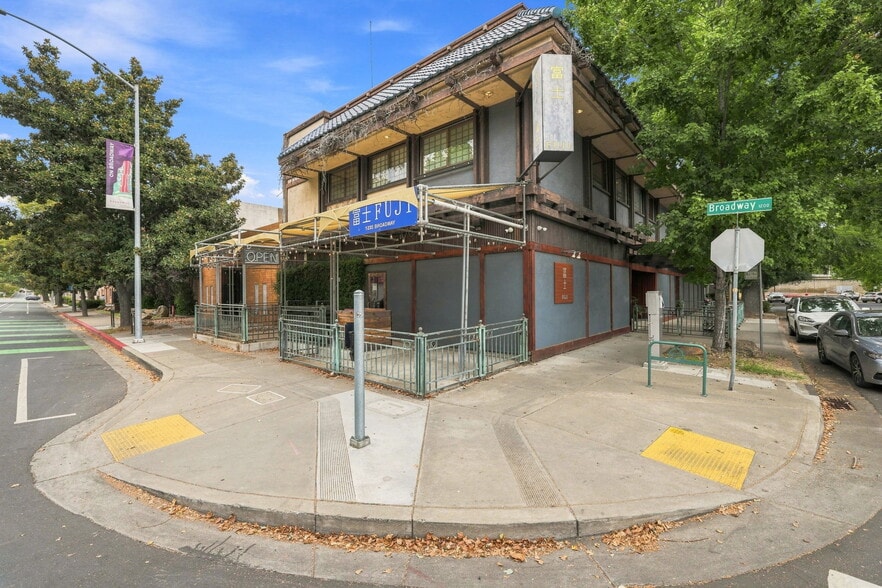 More Photos Of 2422 13th St, Sacramento Restaurant For Sale