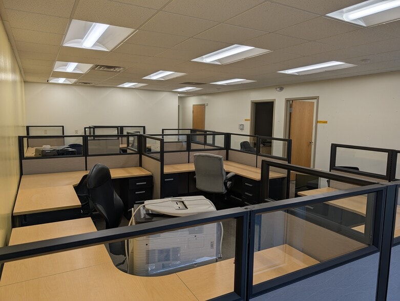 More Photos Of 4694-4696 S 200 W, Salt Lake City Light Manufacturing For Lease