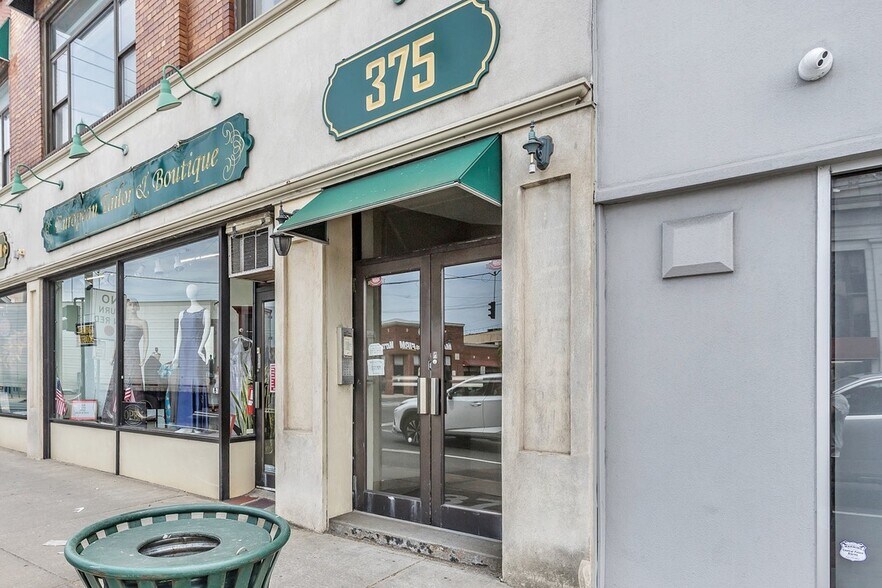 More Photos Of 375 Sunrise Hwy, Lynbrook Storefront Retail Office For Lease