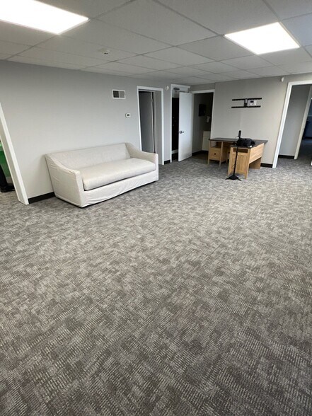 More Photos Of 5858 Thunderbird Rd, Indianapolis Warehouse For Lease