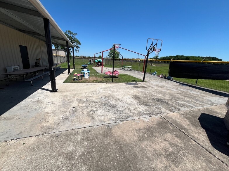 More Photos Of 3111 S Main St, Pearland Warehouse For Sale