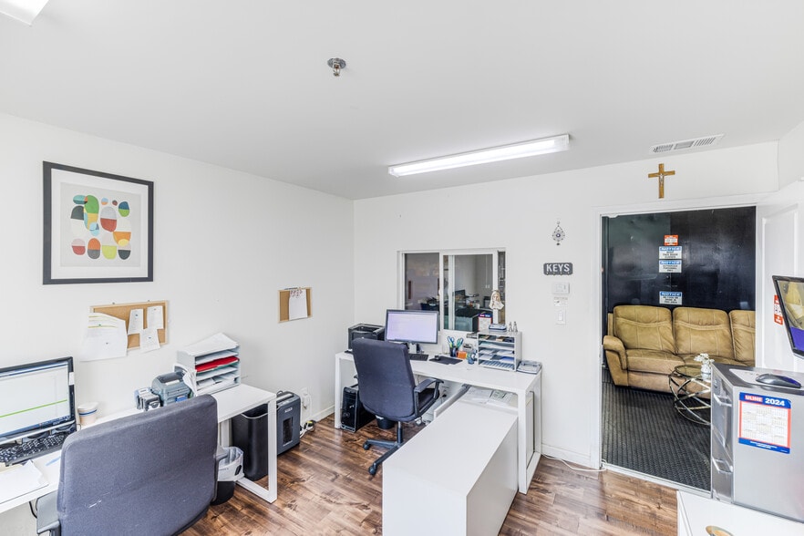 More Photos Of 3210 N San Fernando Blvd, Burbank Warehouse For Sale