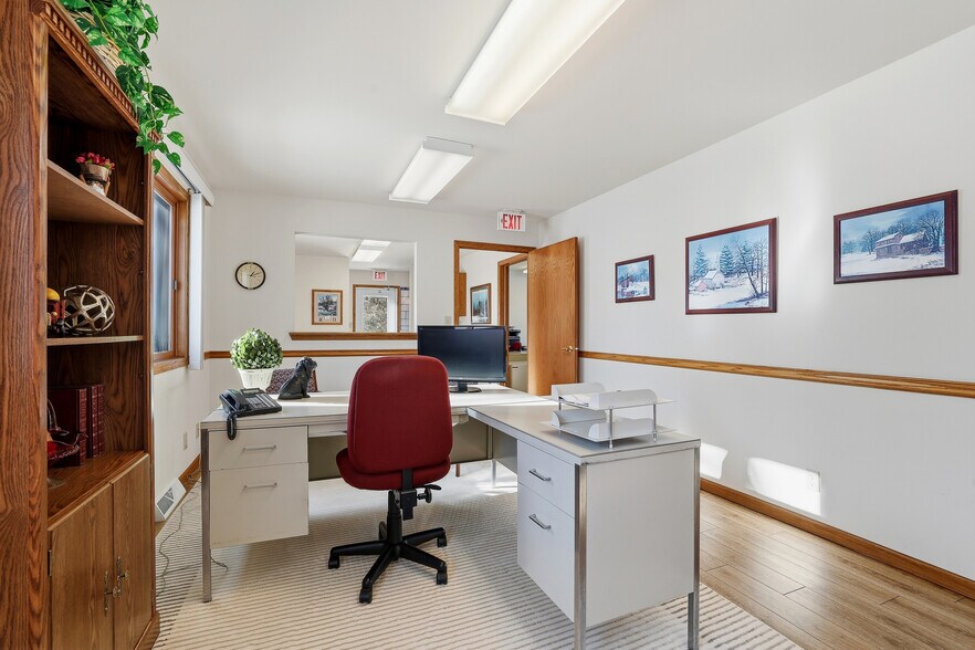 More Photos Of 5500 Prairie Dr, Plover Flex For Sale