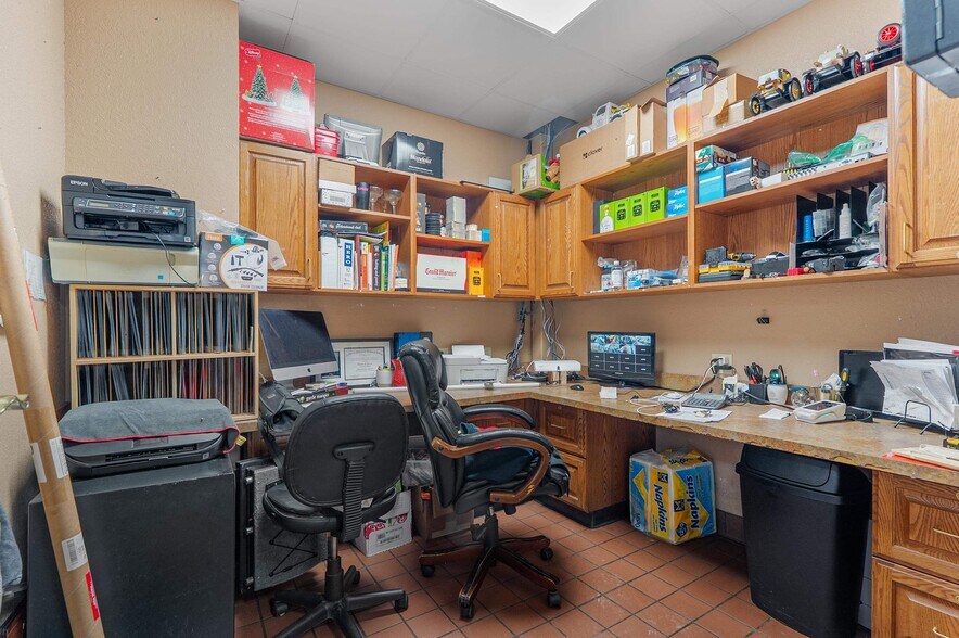 More Photos Of 850 Kepler Dr, Green Bay Restaurant For Sale