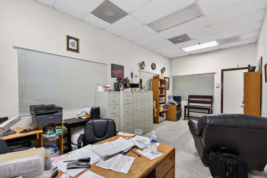 More Photos Of 8641 Sepulveda Blvd, North Hills Carwash For Sale